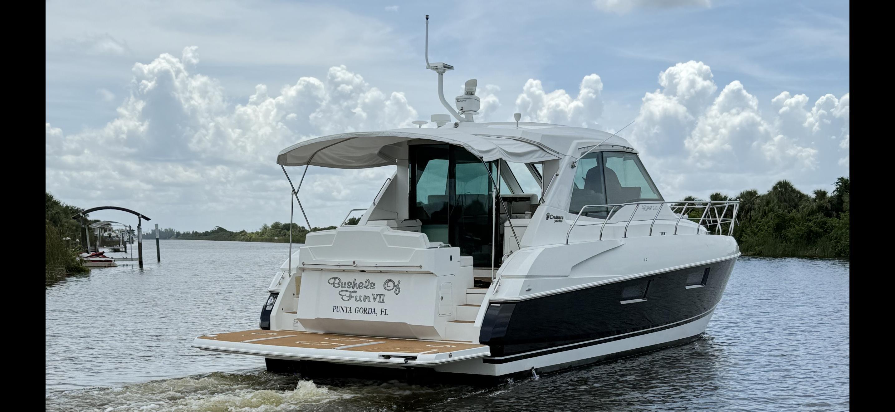 Cruisers Yachts 48 Cantius
