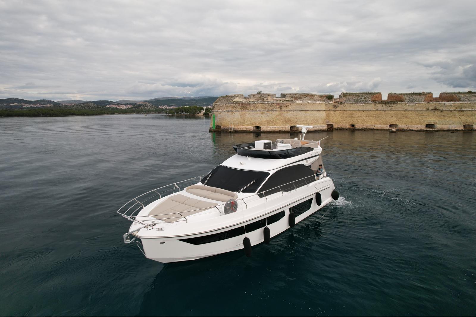 Azimut Fly 53