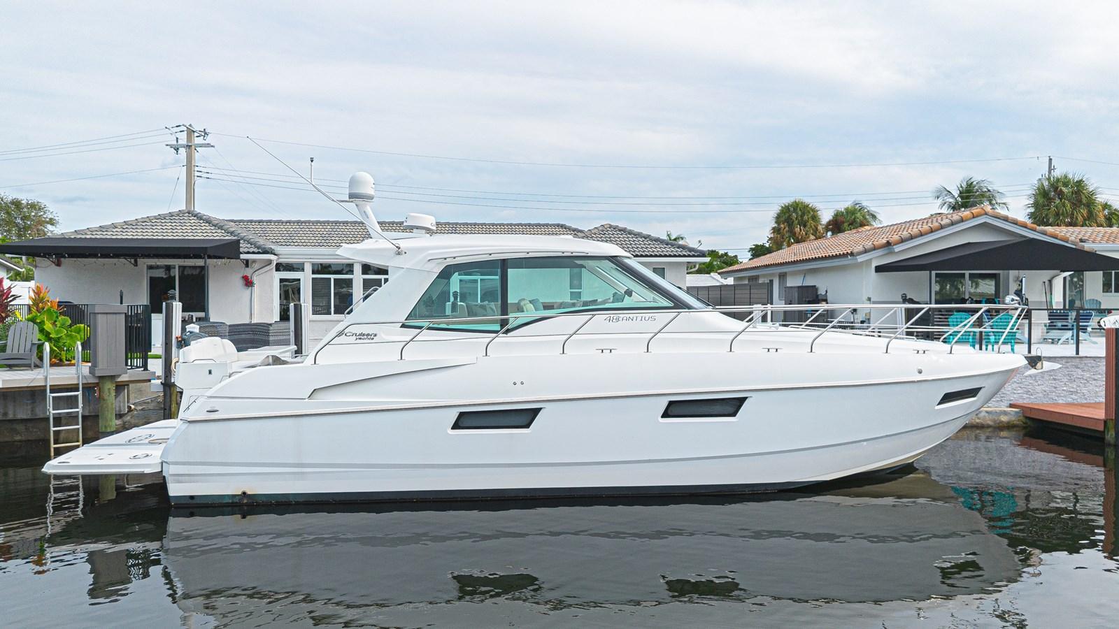 Cruisers Yachts 48 Cantius