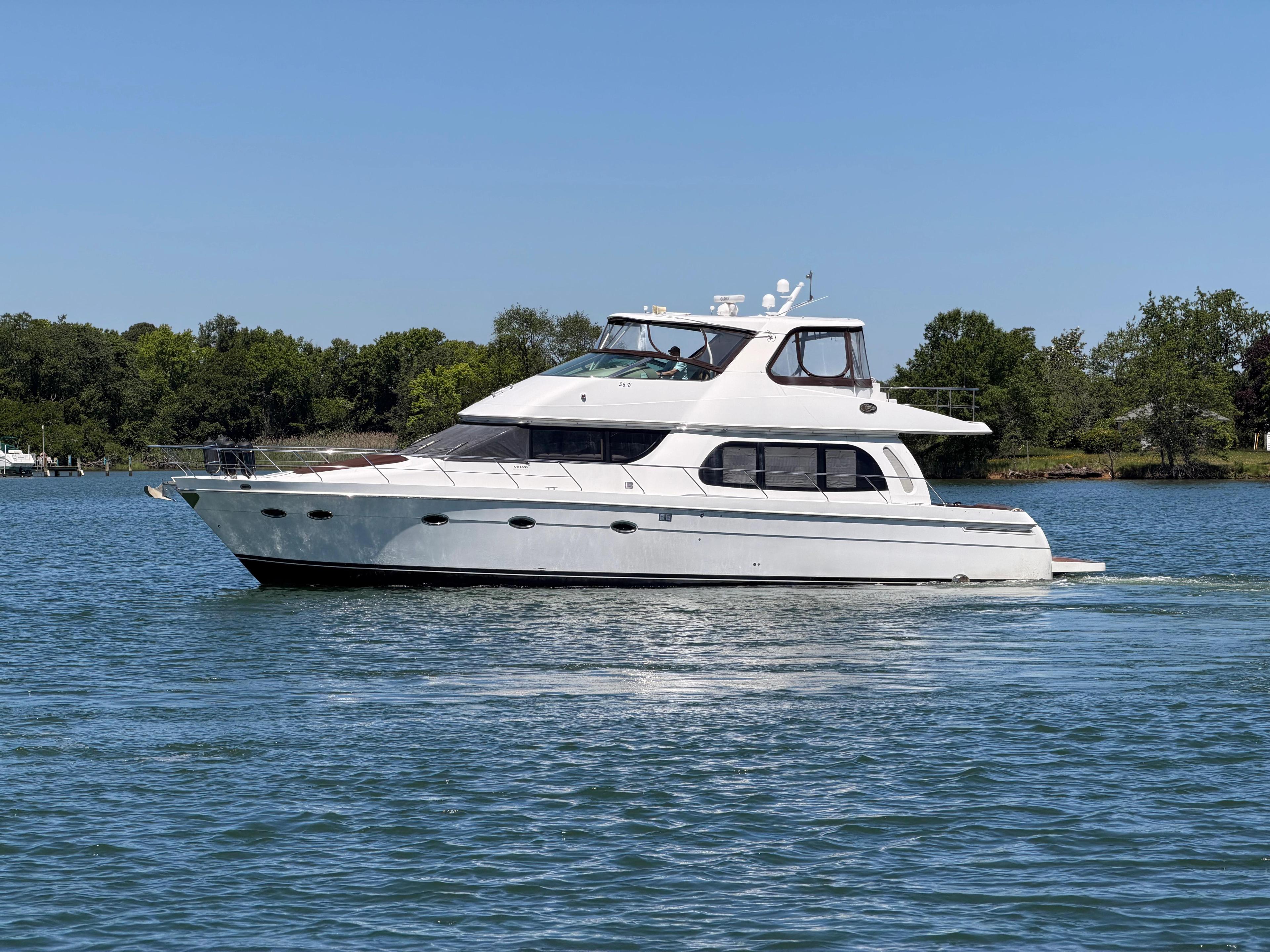 Carver 560 Voyager