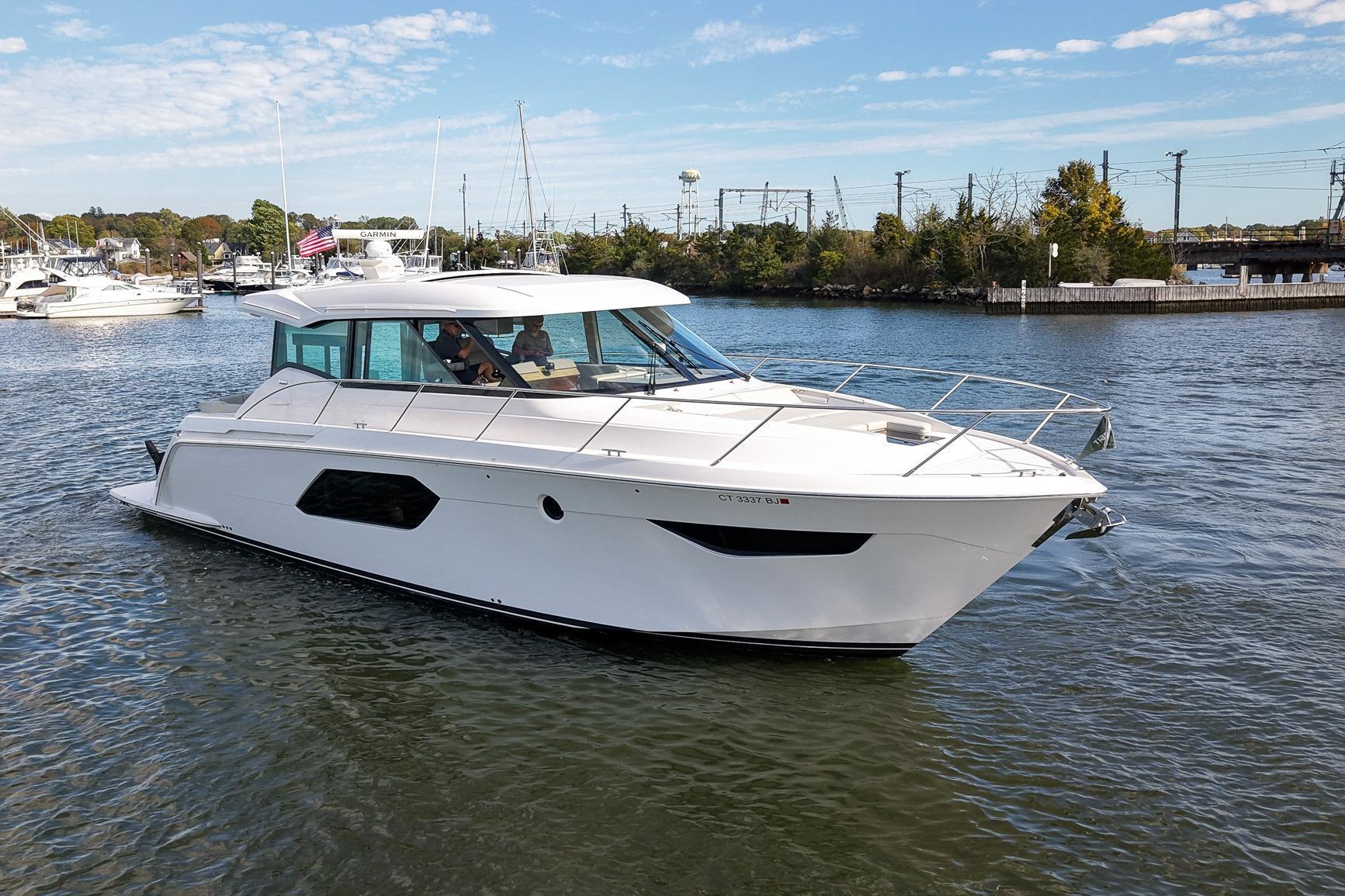Tiara Yachts C49 Coupe