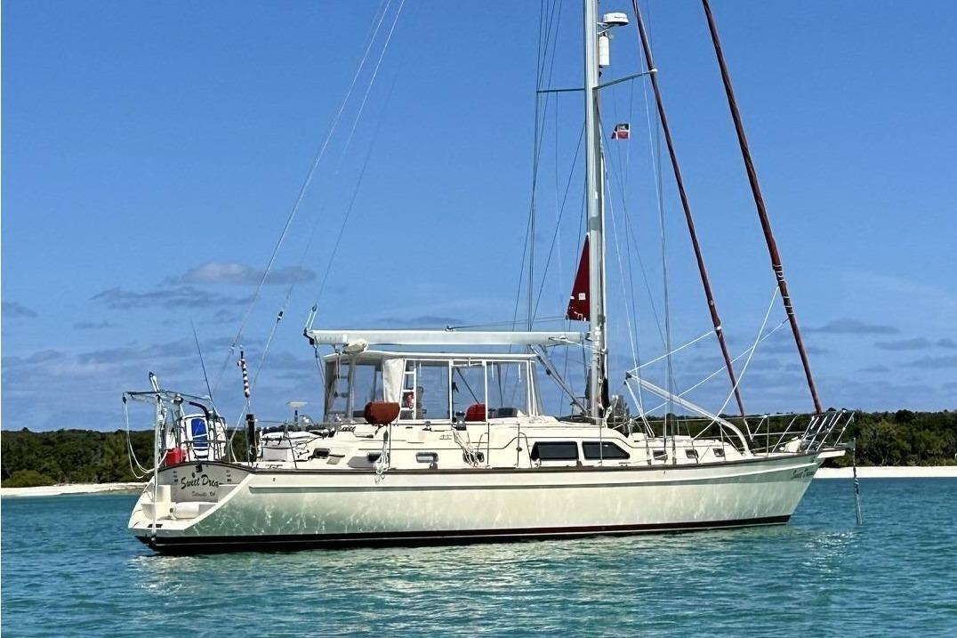 Island Packet 485