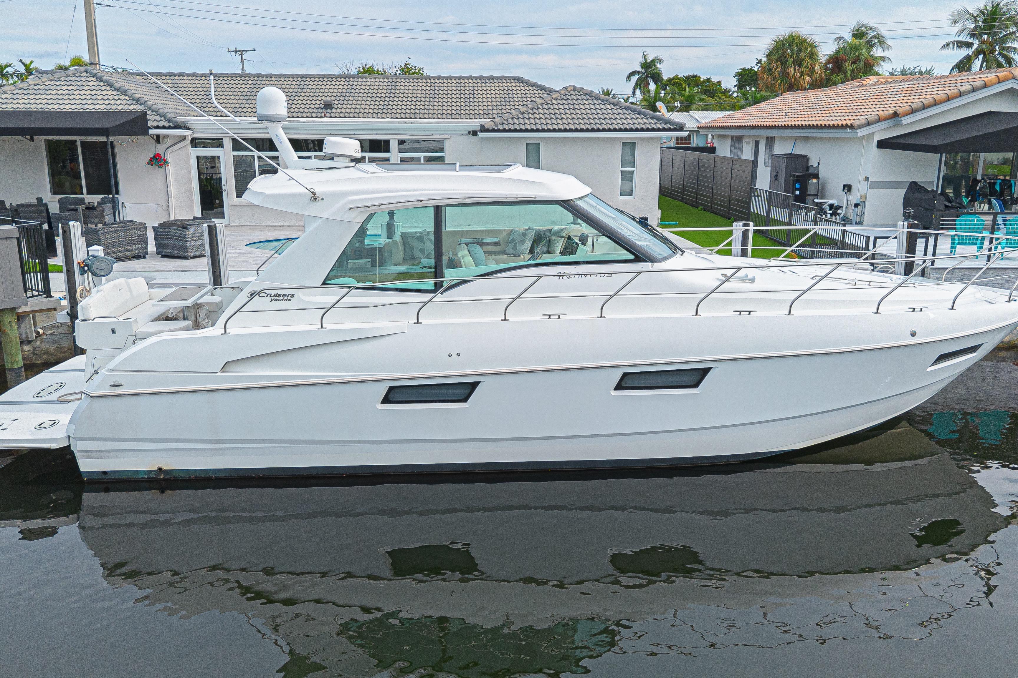 Cruisers Yachts 48 Cantius