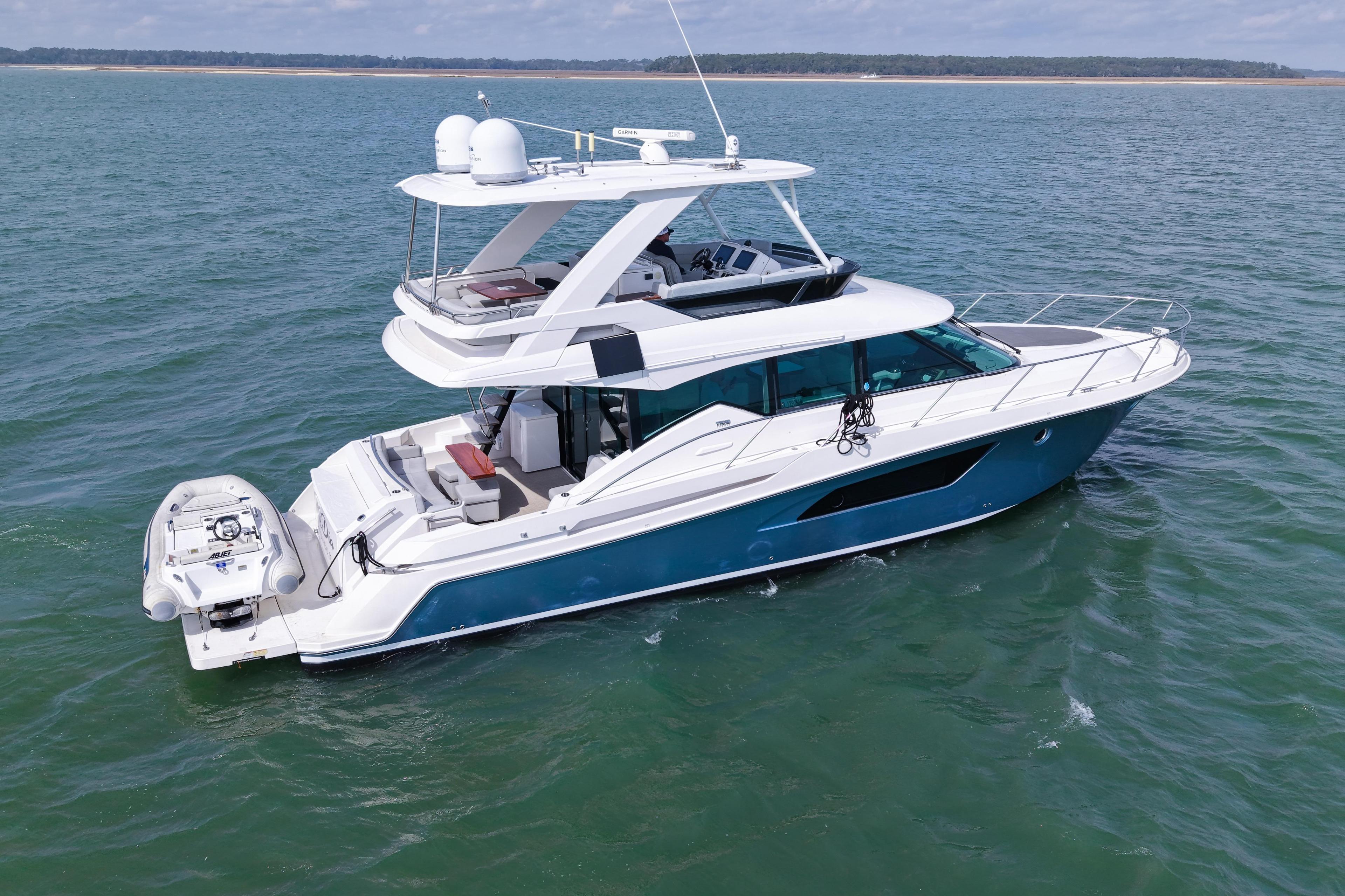 Tiara Yachts F53 Flybridge