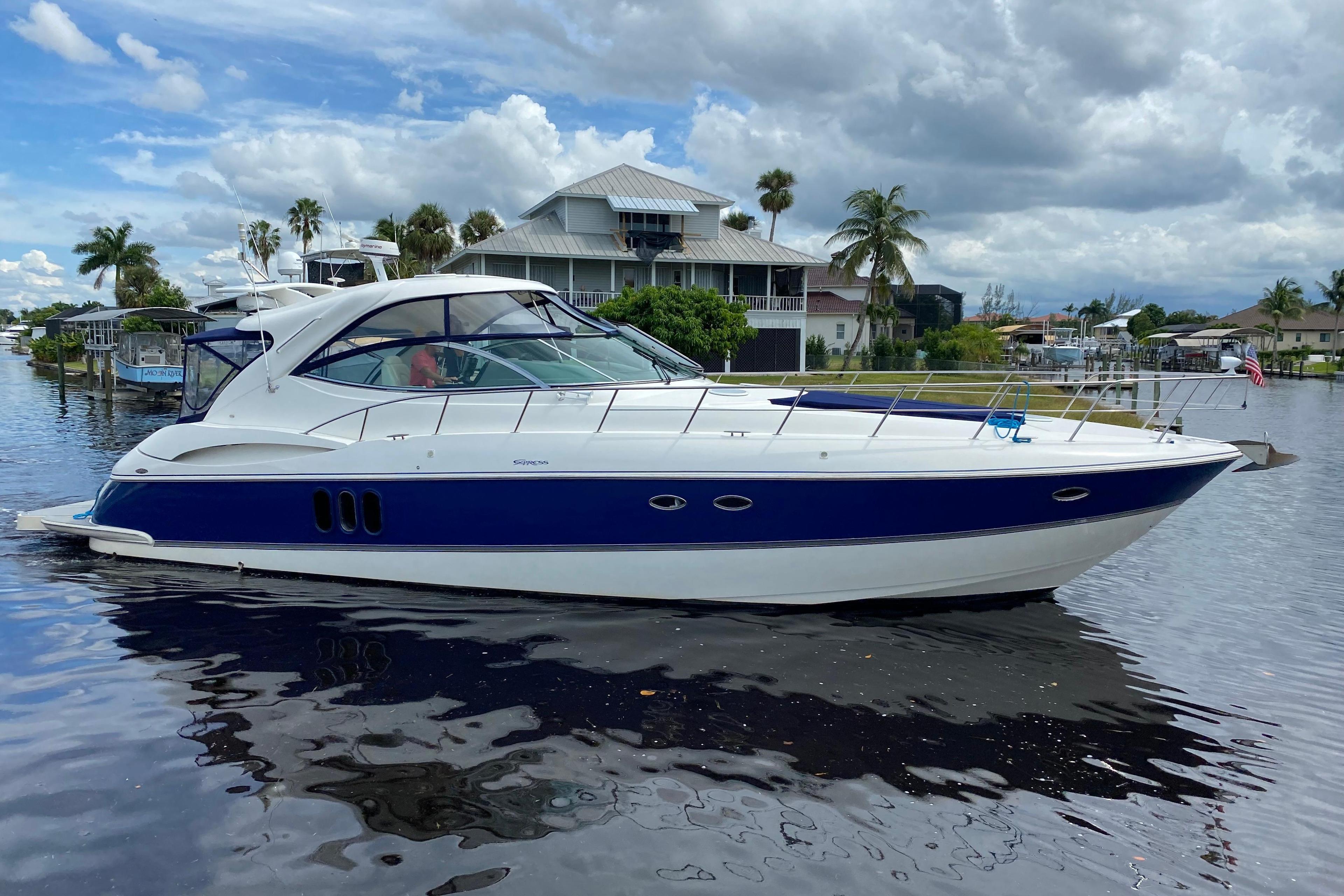Cruisers Yachts 520 Express