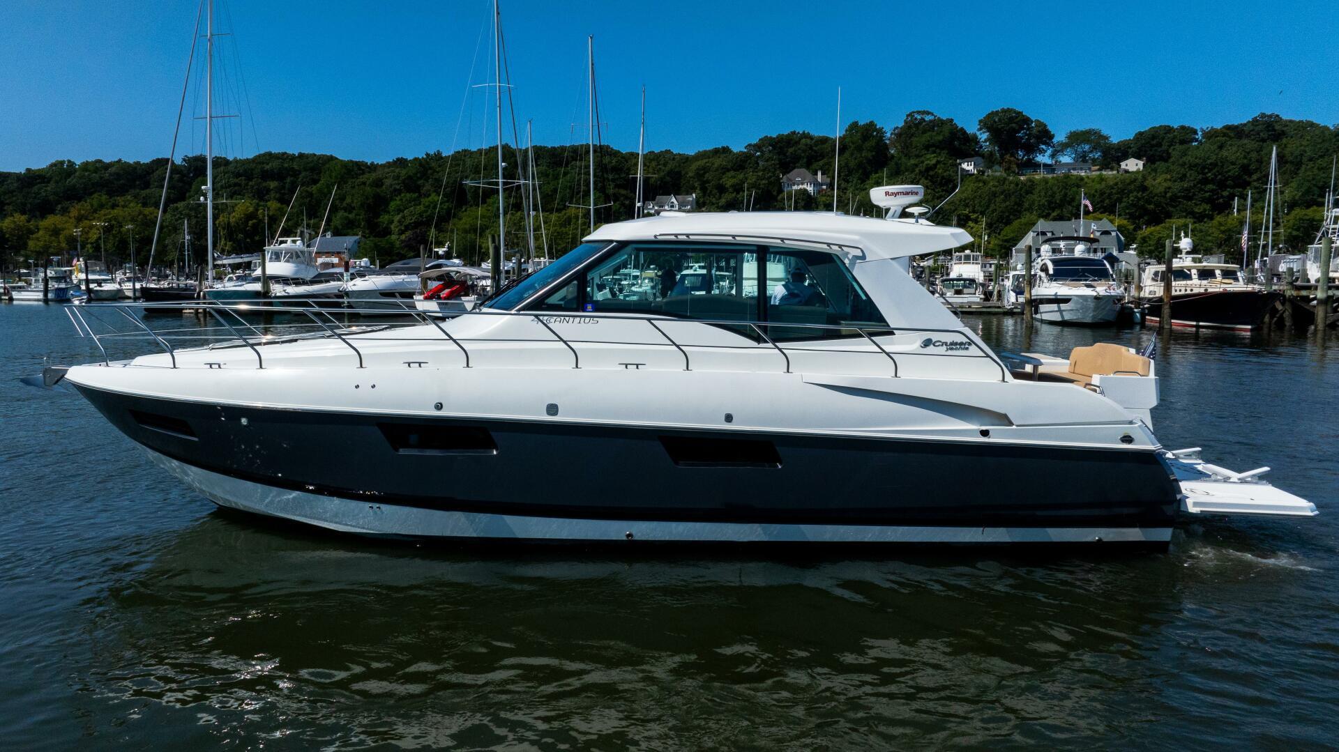 Cruisers Yachts 48 Cantius