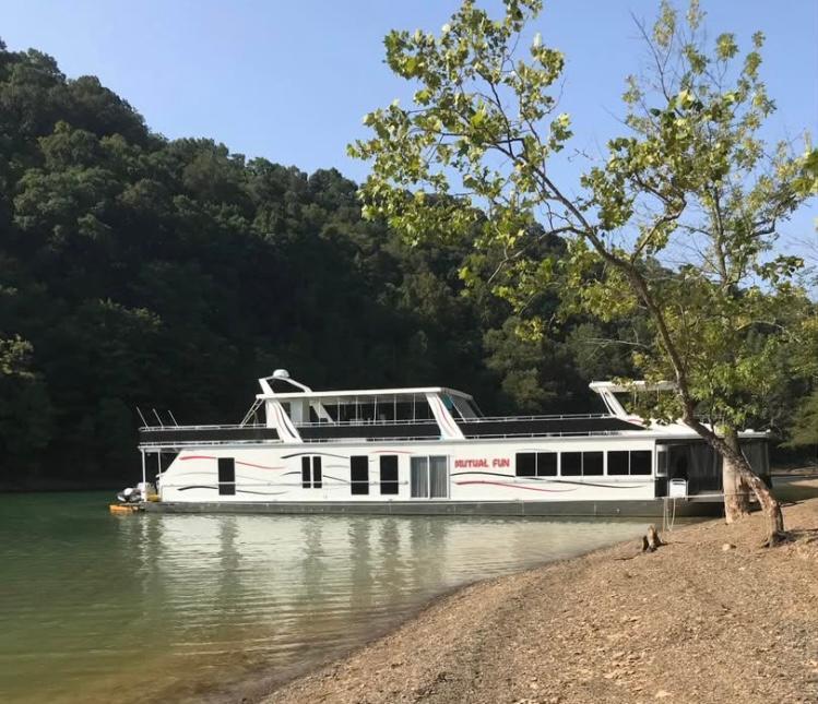 2006 Fantasy Houseboat