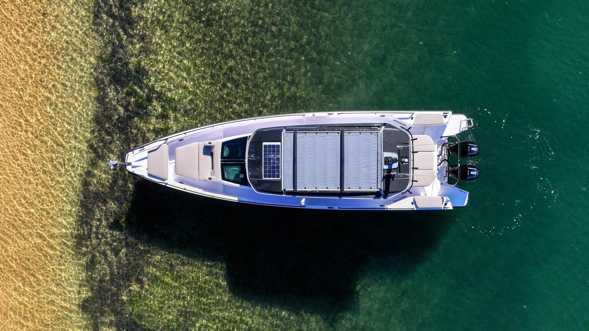 Axopar 37XC Cross Cabin