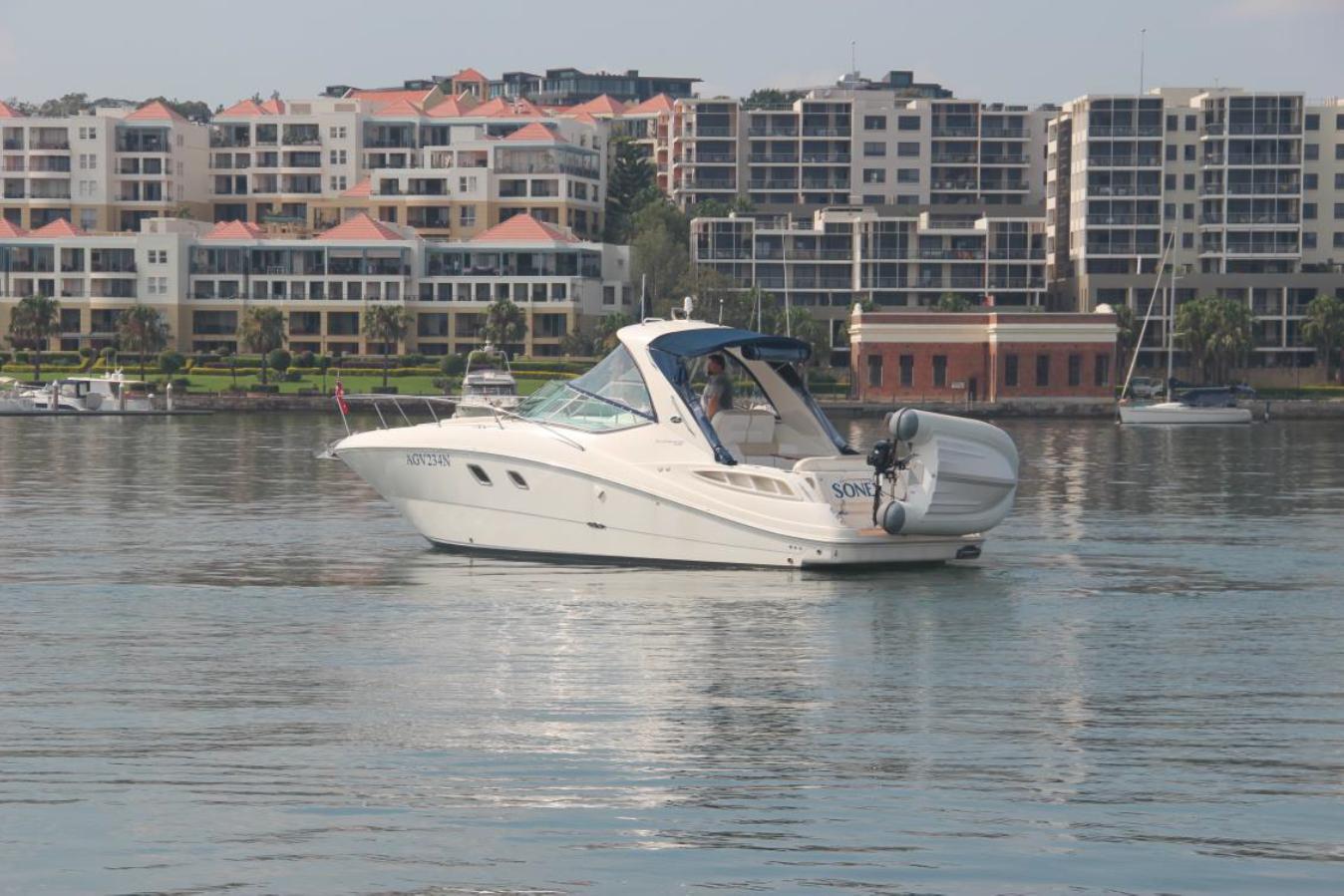 Sea Ray 330 Sundancer