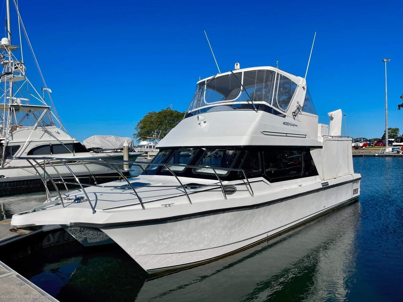 PowerCat 4000 Flybridge