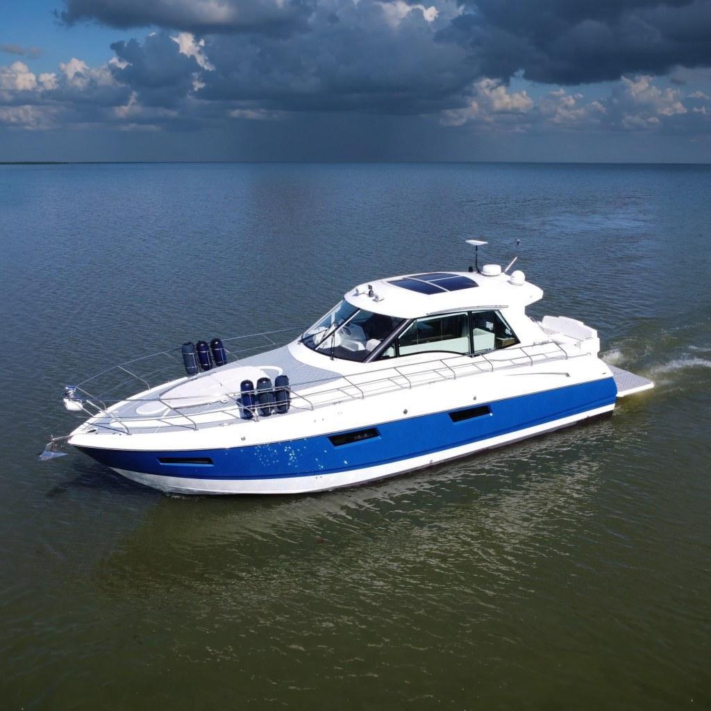 Cruisers Yachts 48 Cantius