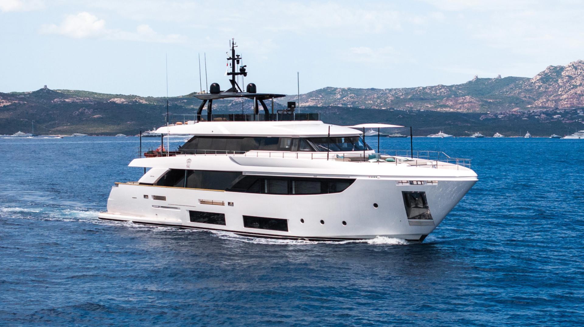 Custom Line Navetta 33