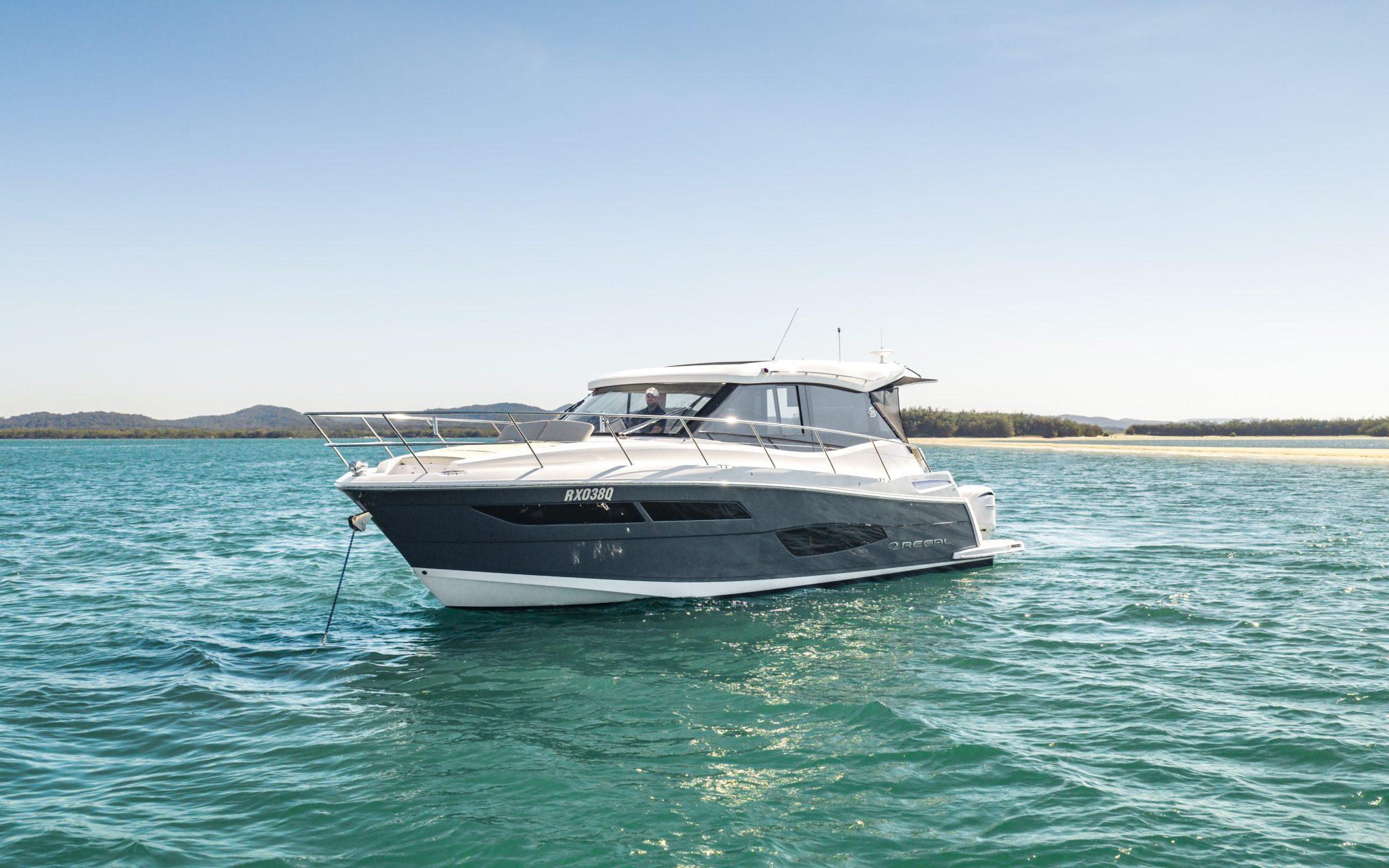 Regal 38 XO Sport Yacht