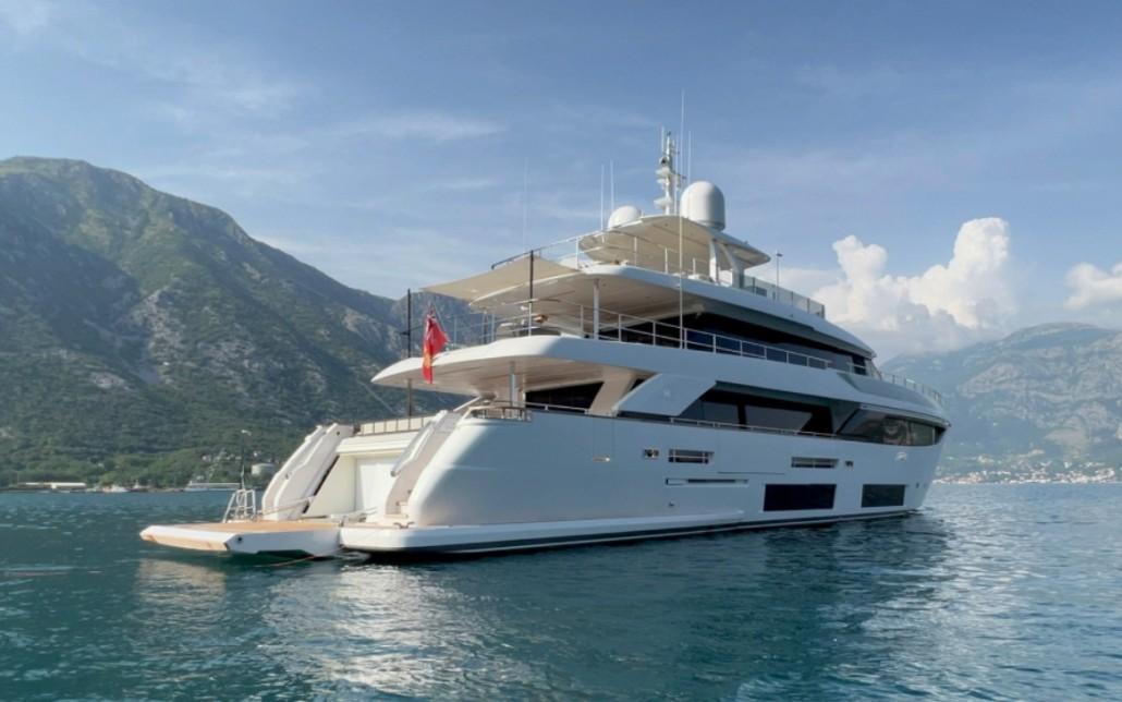 2021 Custom Line Navetta 33 for sale in France, Cannes