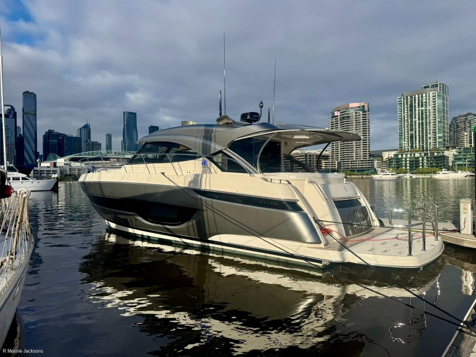 Riviera 4600 Sport Yacht