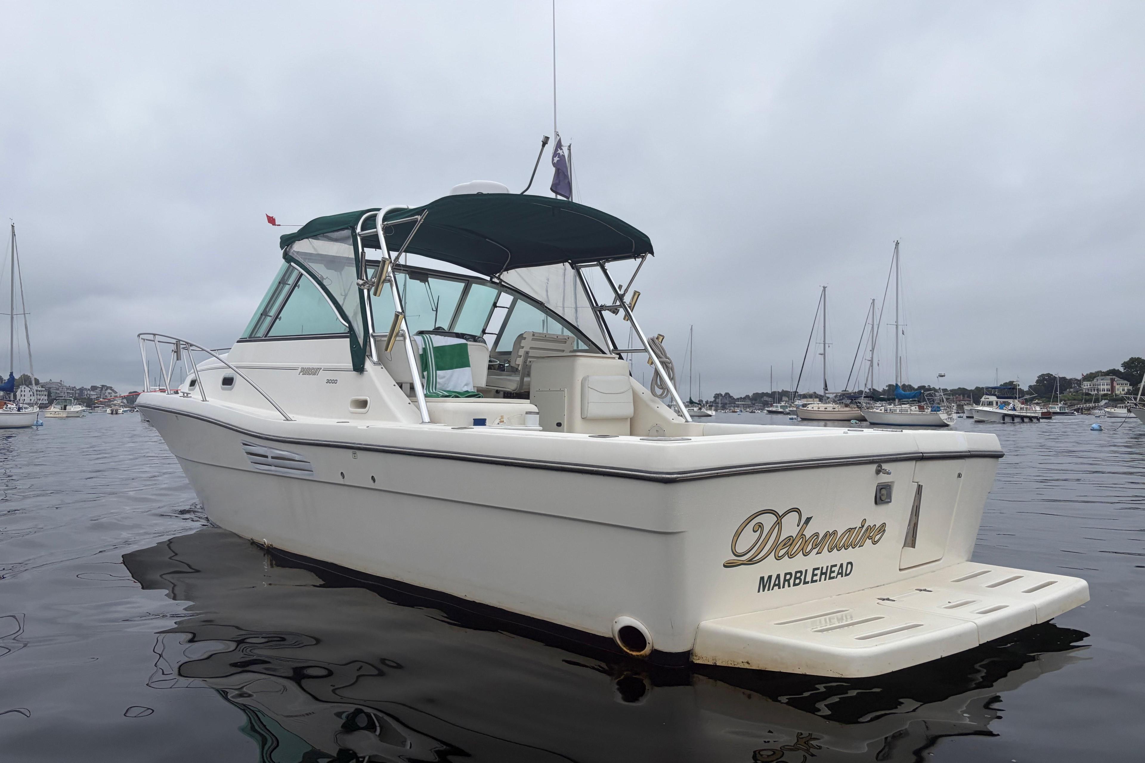 2000 Pursuit 3000 Express for sale in Marblehead, MA