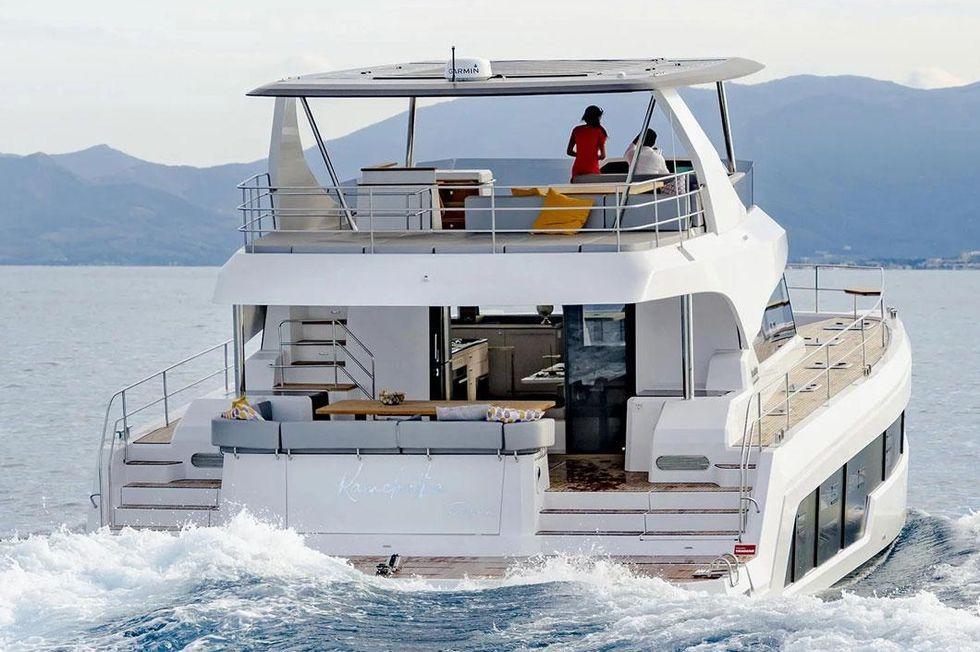 Aventura 56 Motor Yacht