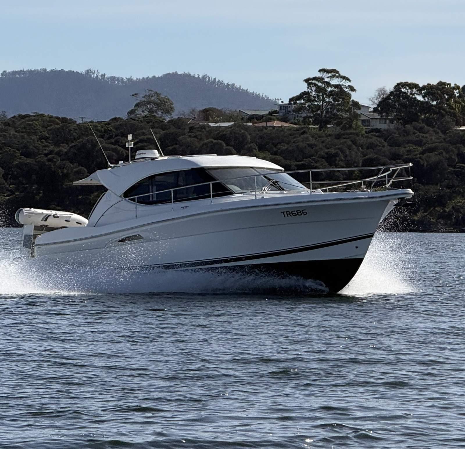 Riviera 3600 Sport Yacht