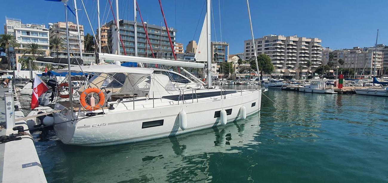 Bavaria C45 Style