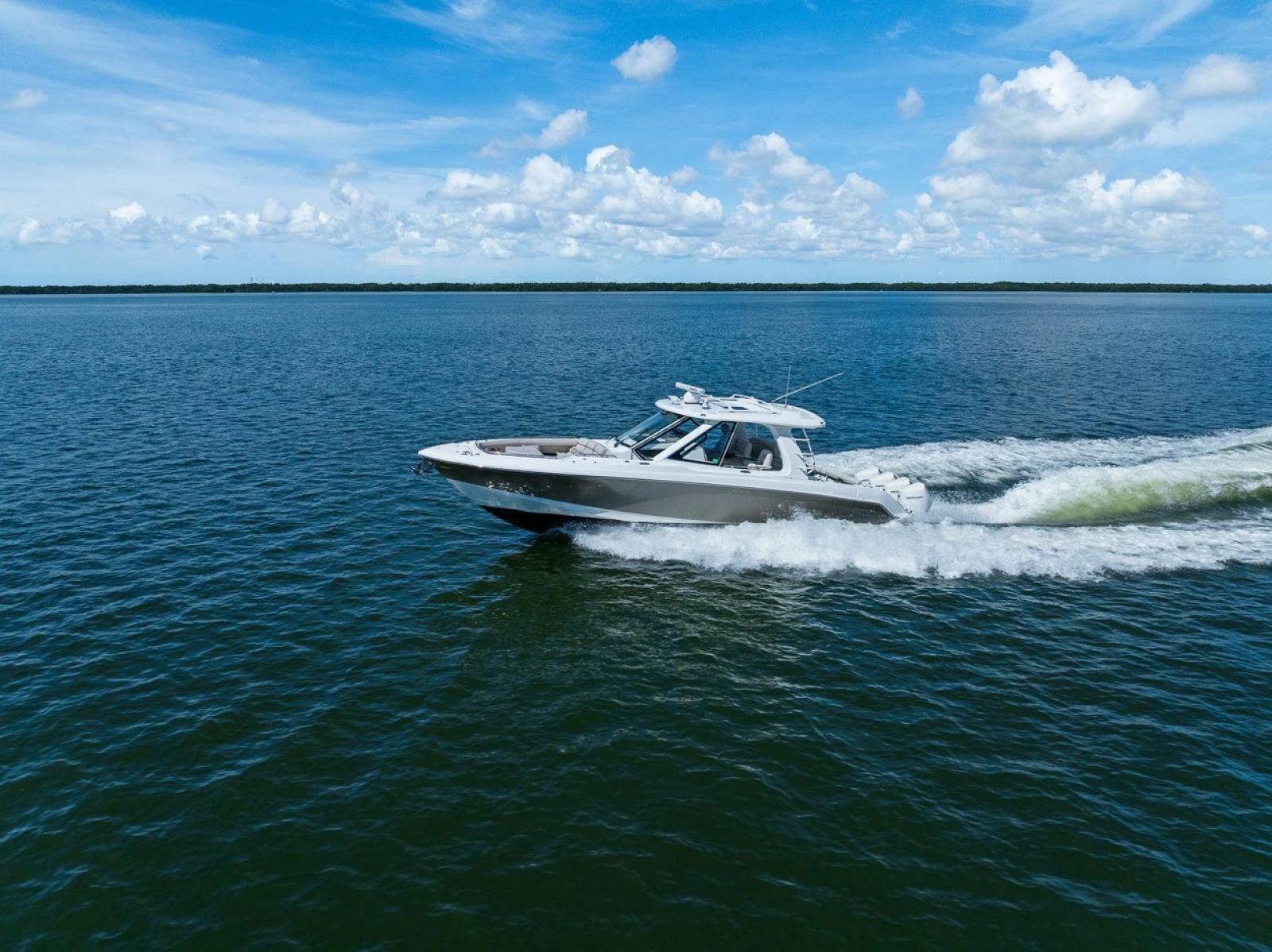 Boston Whaler 380 Realm