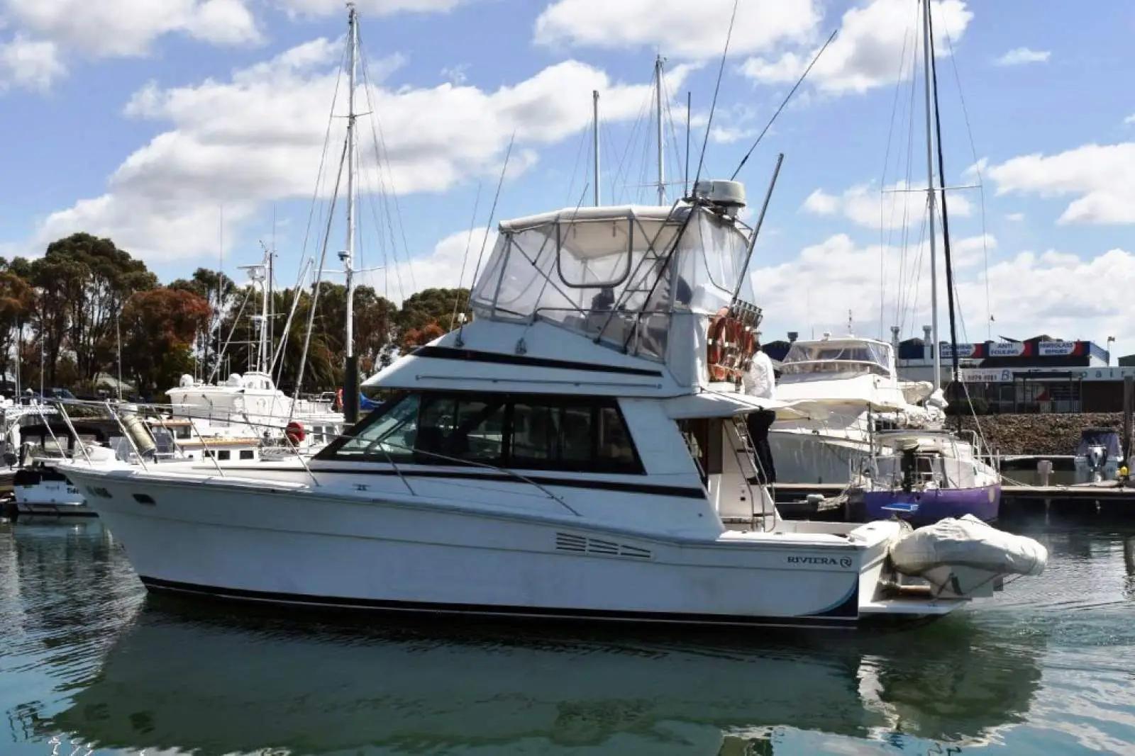 Riviera 35 Flybridge