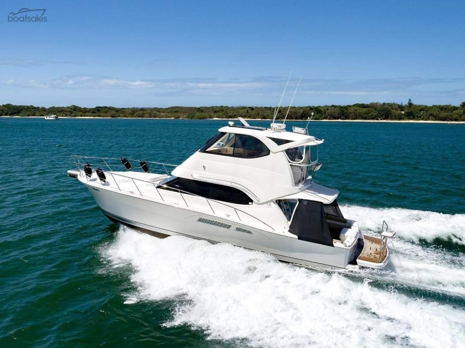Riviera 47 Enclosed Flybridge
