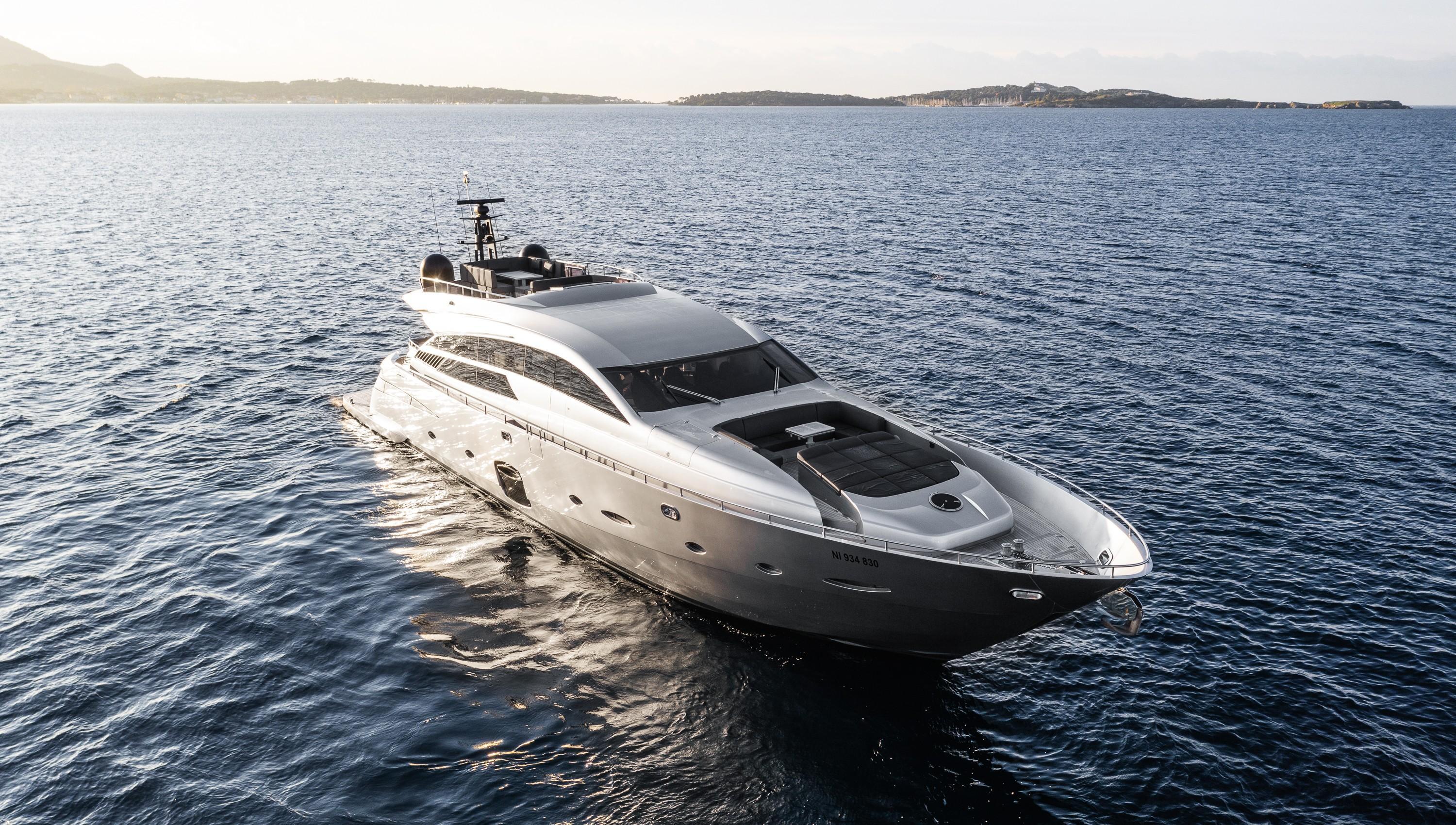 Pershing 92
