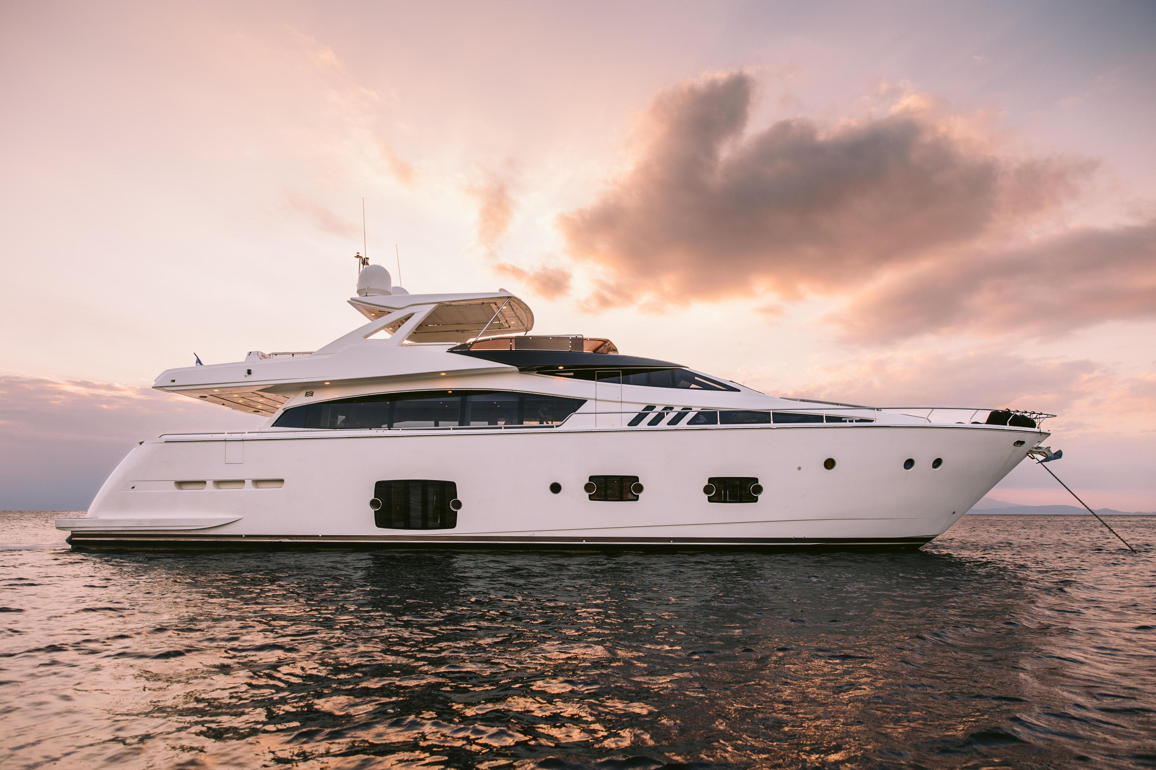 Ferretti 800