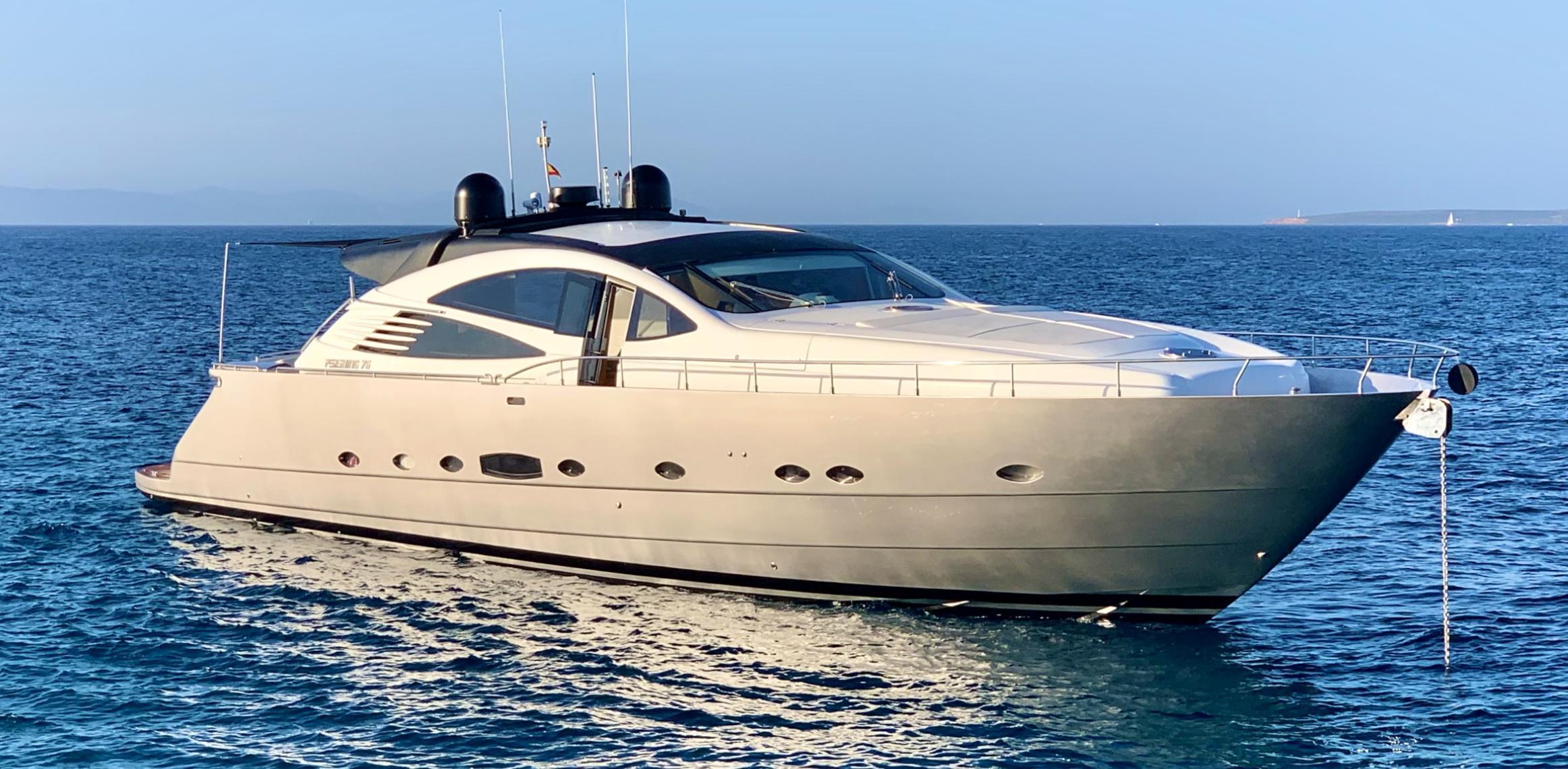 Pershing 76