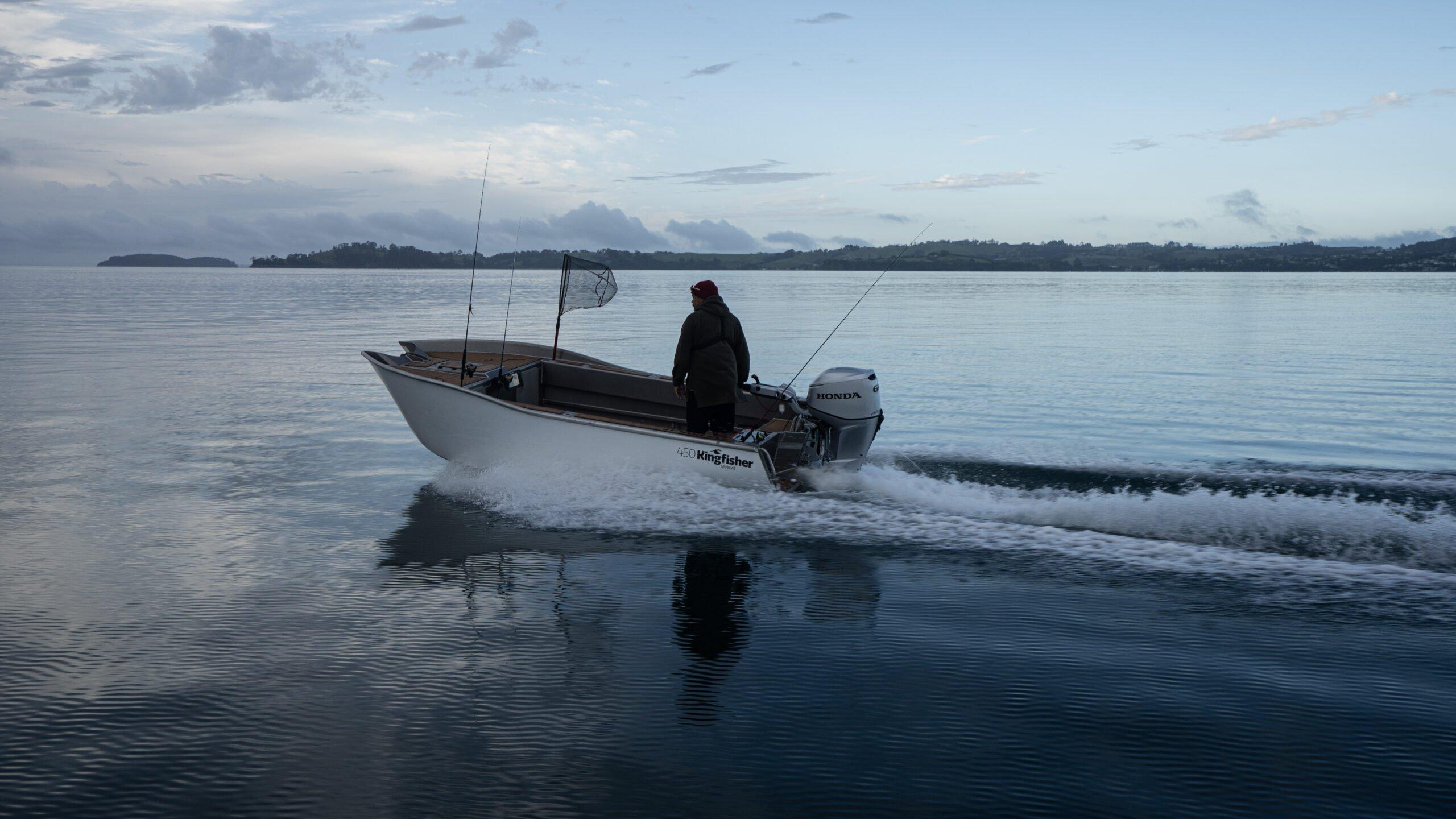 Kingfisher Boats 450 Tiller Powercat