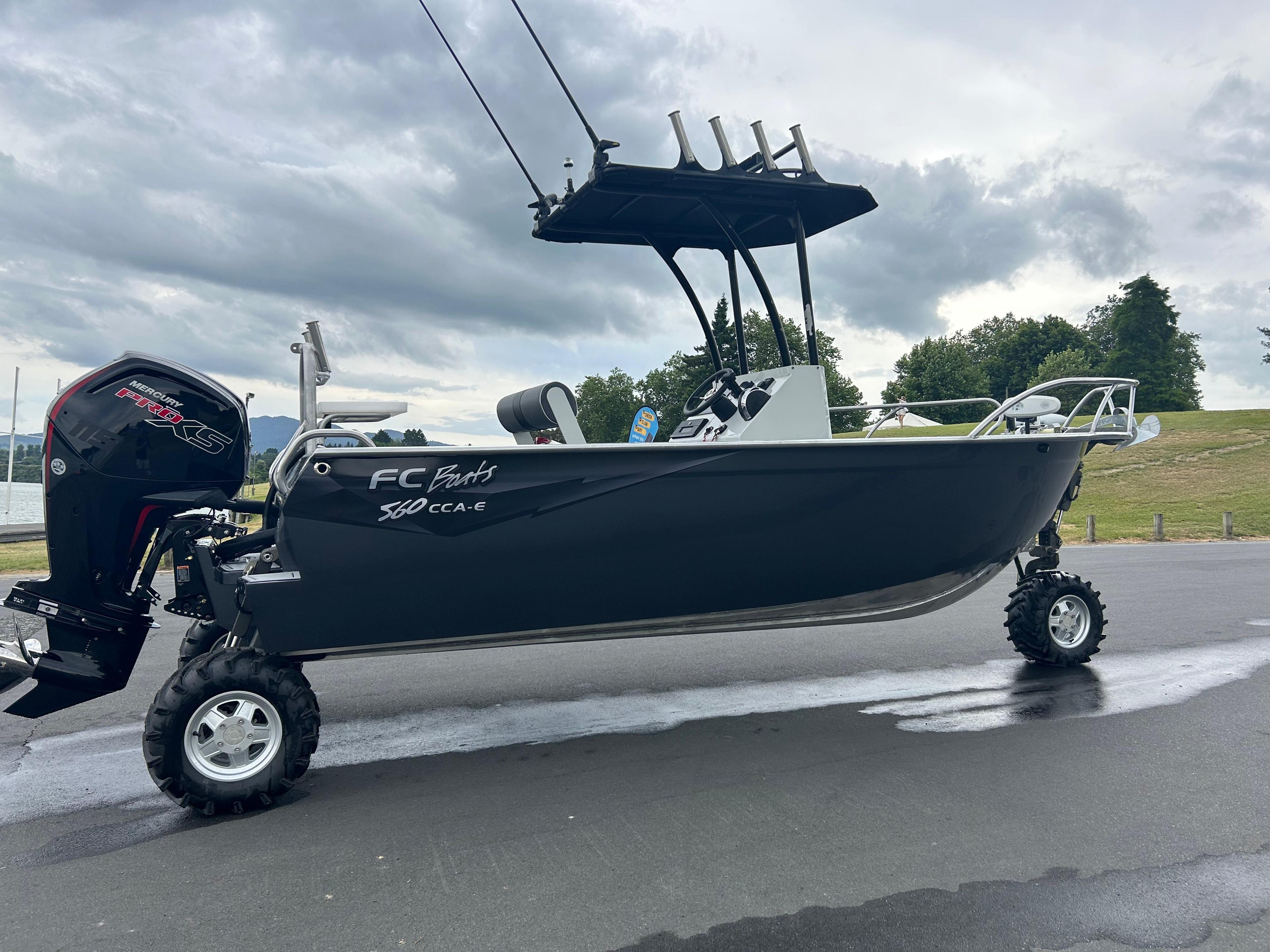 Finchaser 560 Center Console Amphibious