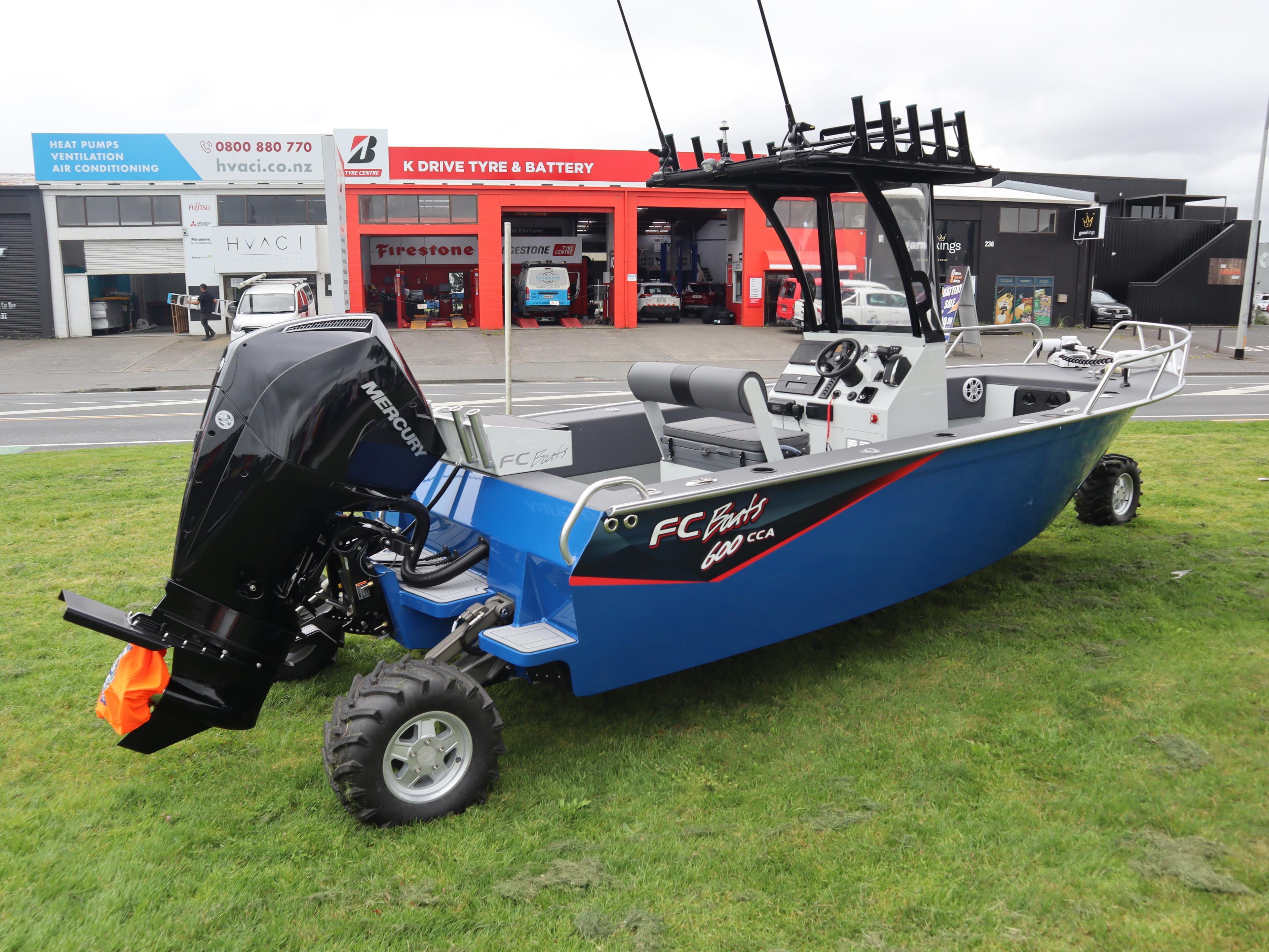 Finchaser 600 Centre Console Amphibious
