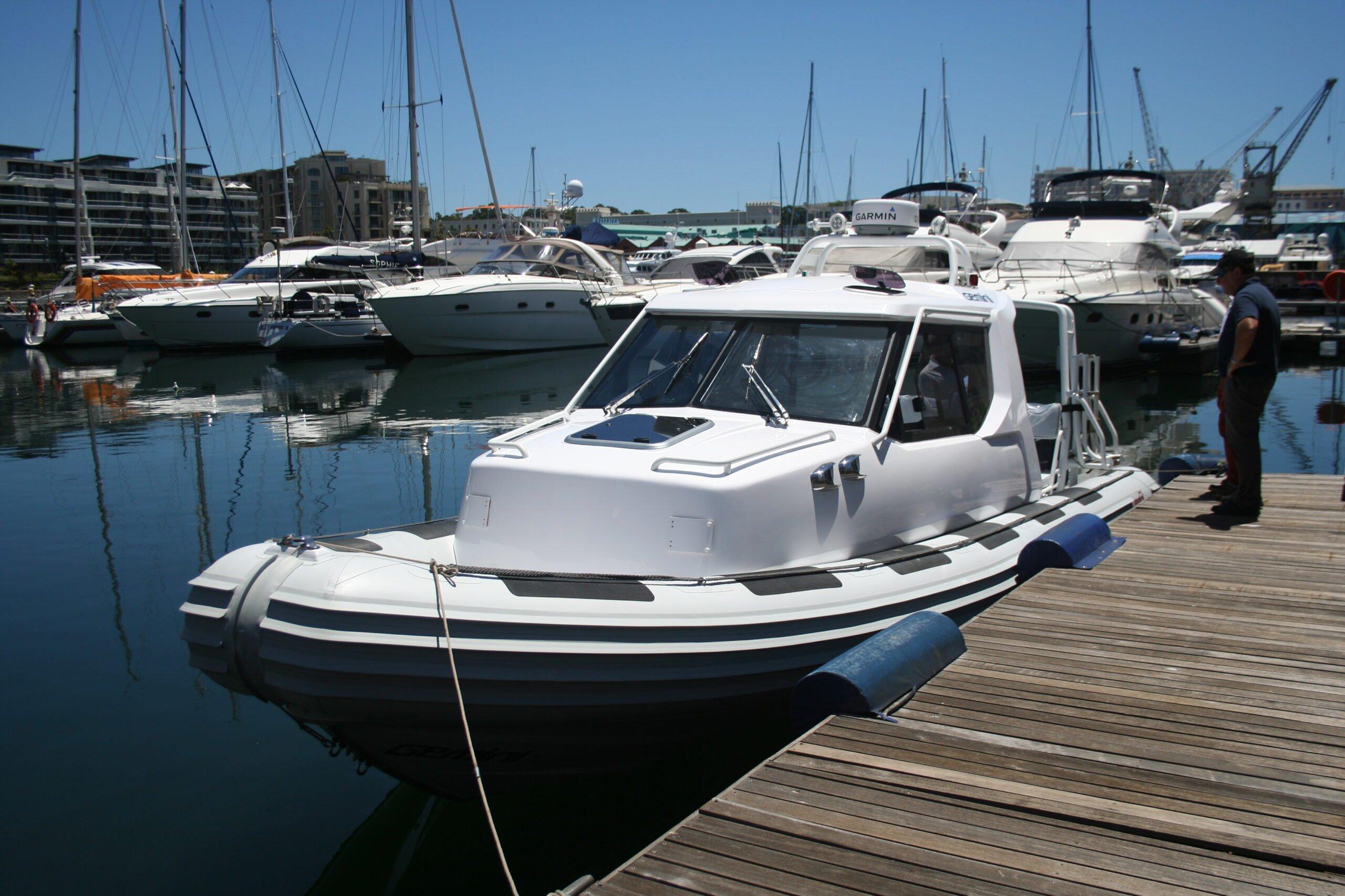 Gemini Marine 880 Waverider Cabin - Leisure