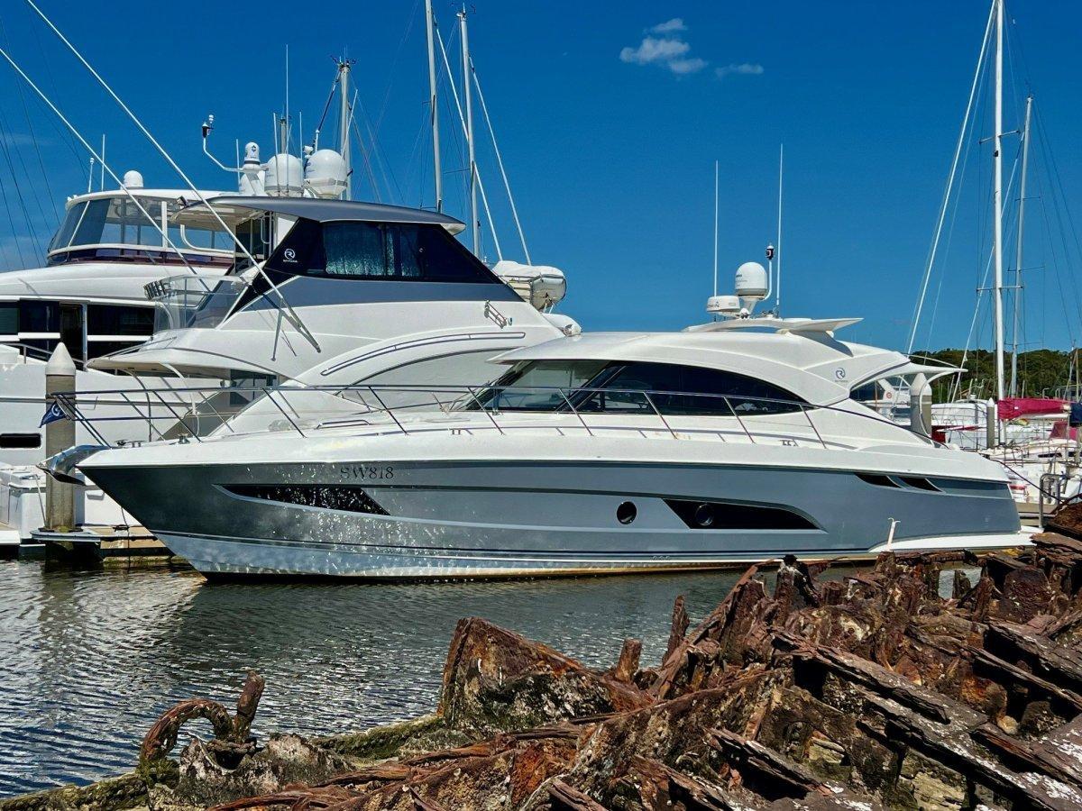 Riviera 4800 Sport Yacht