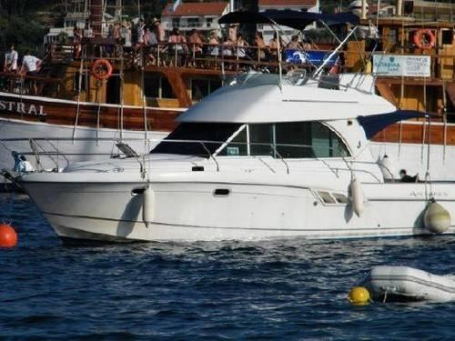 Beneteau Antares 980 - Image 1