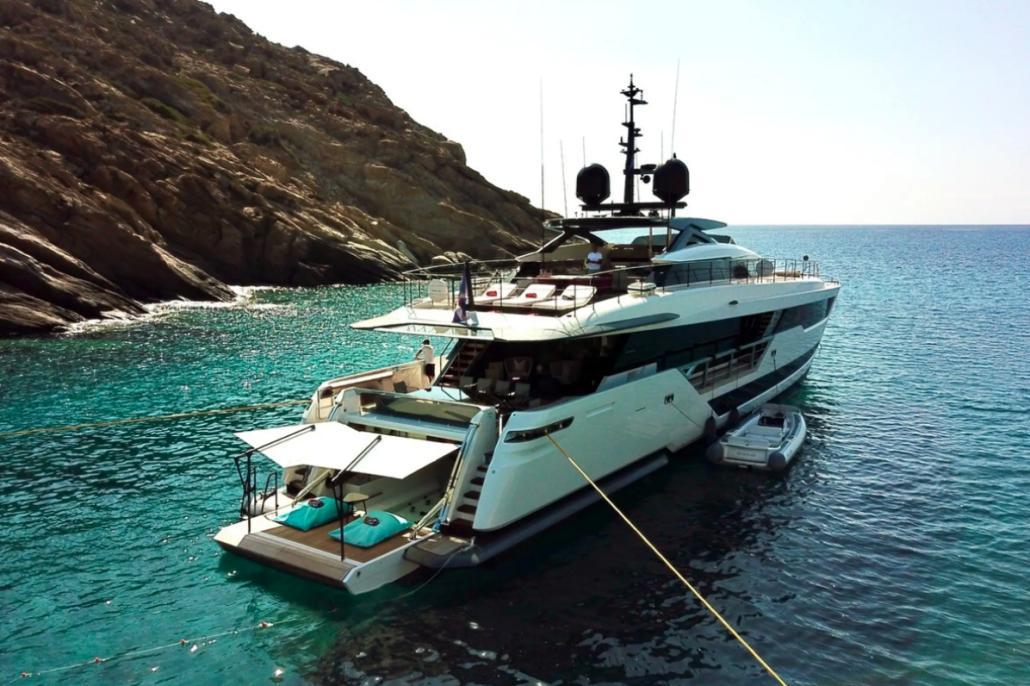 Ferretti Custom Line Custom Line 120