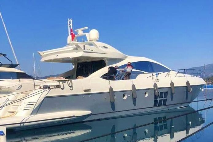 Azimut 86S