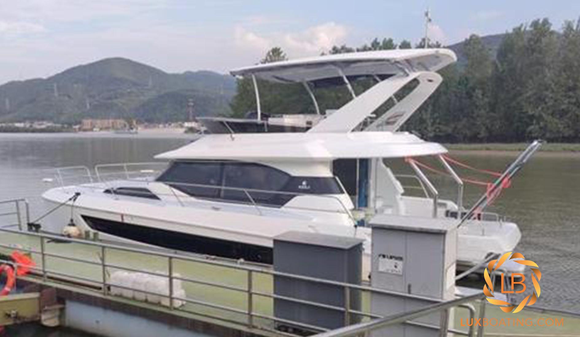 Aquila 44 Yacht