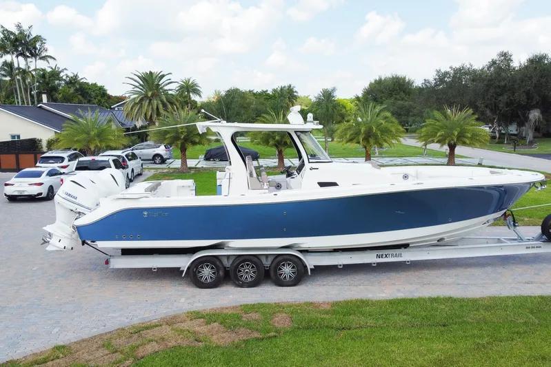 Thumbnail 2 - Edgewater 370CC