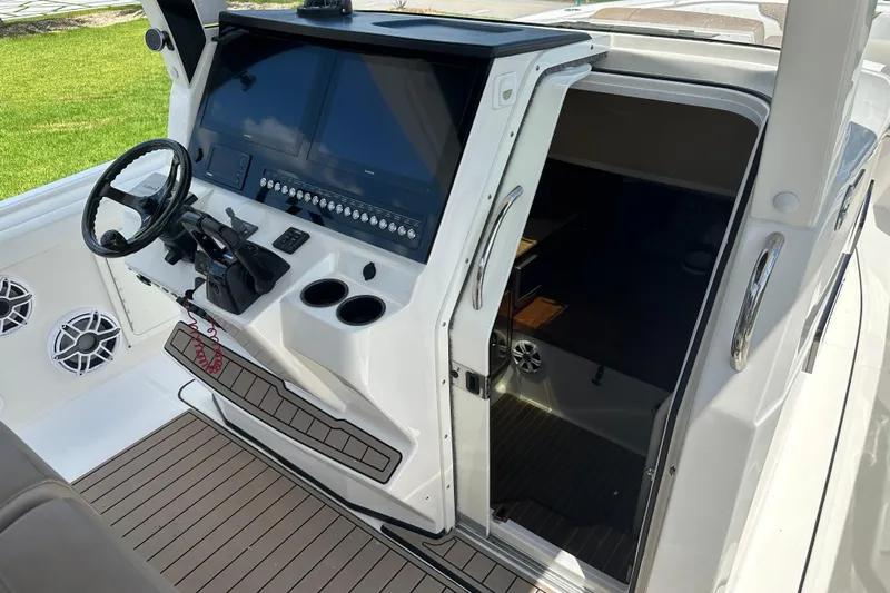 Thumbnail 13 - Edgewater 370CC