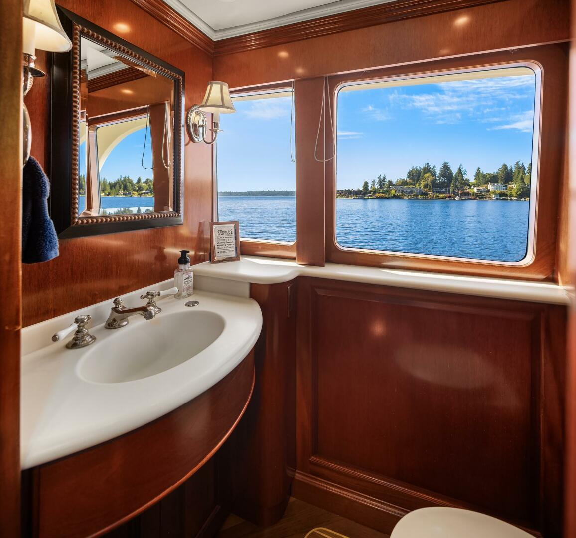 Thumbnail 17 - Rayburn Custom Yachts Flush Deck