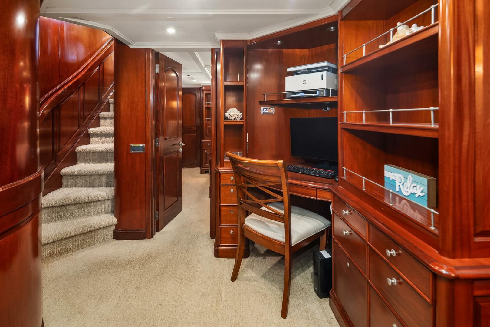 Thumbnail 32 - Rayburn Custom Yachts Flush Deck