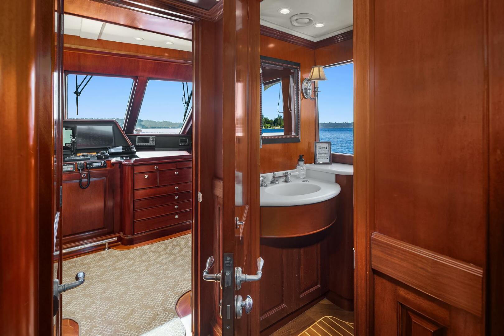 Thumbnail 16 - Rayburn Custom Yachts Flush Deck