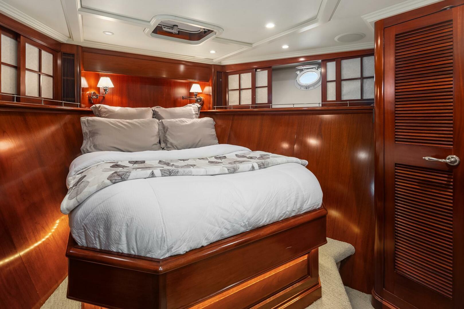 Thumbnail 36 - Rayburn Custom Yachts Flush Deck