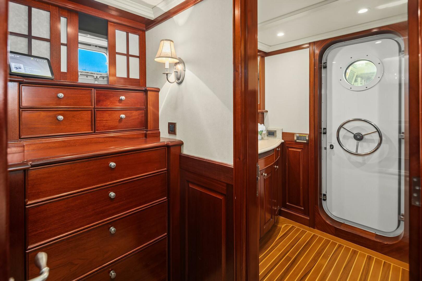 Thumbnail 30 - Rayburn Custom Yachts Flush Deck