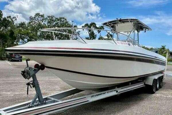 Fountain 31 Center Console
