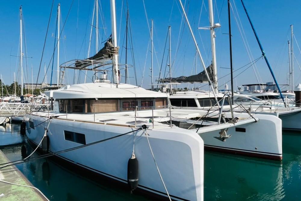 Lagoon 52