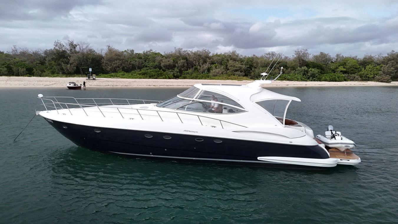 Cruisers Yachts 560 Express
