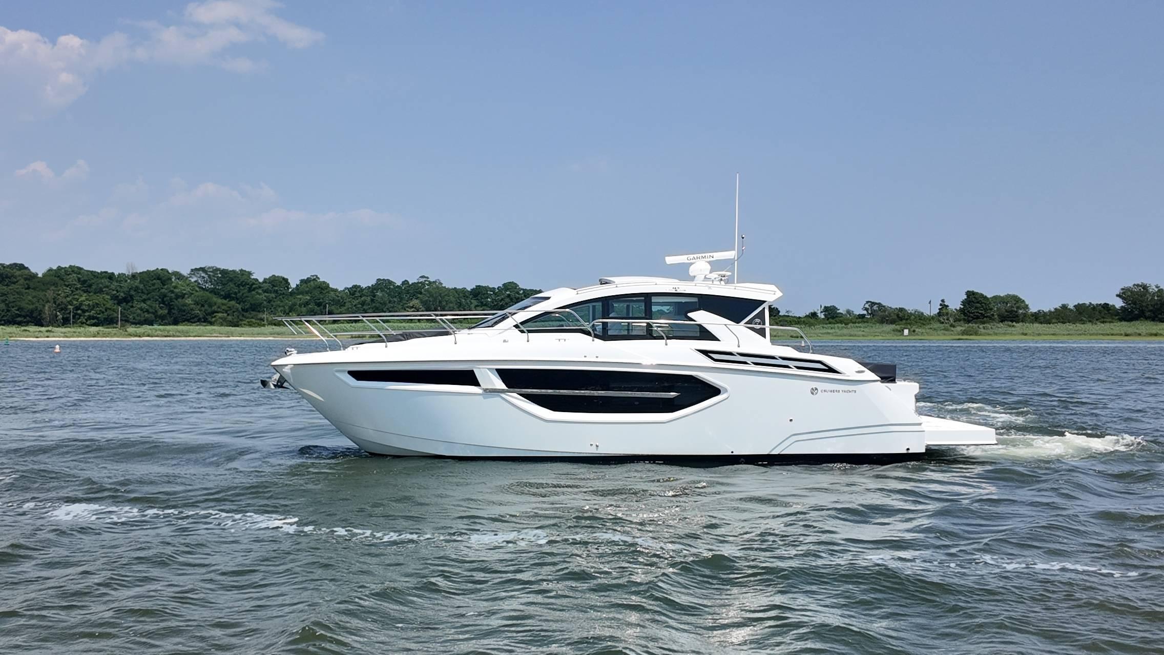 Cruisers Yachts 42 CANTIUS