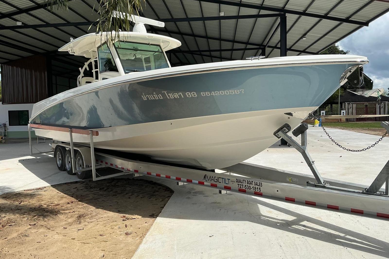 Boston Whaler 370 Outrage